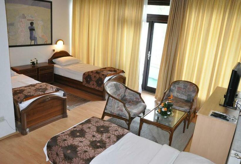 Economy Triple Room, Simpo Pržar