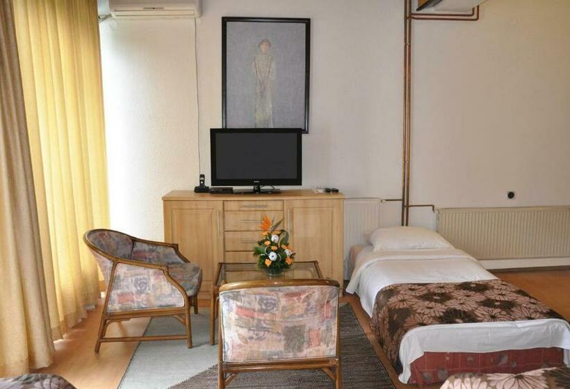 Economy Triple Room, Simpo Pržar