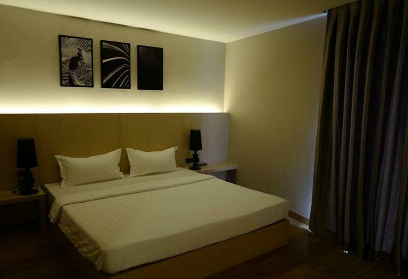 اتاق لوکس, The 28th