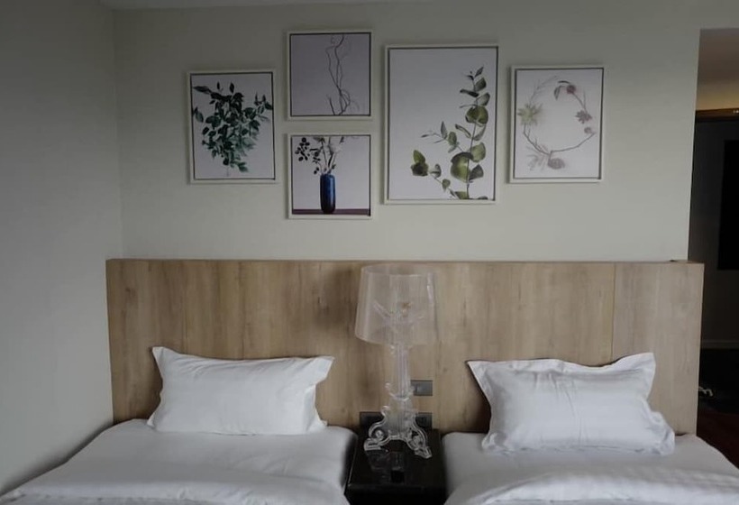 اتاق لوکس, The 28th