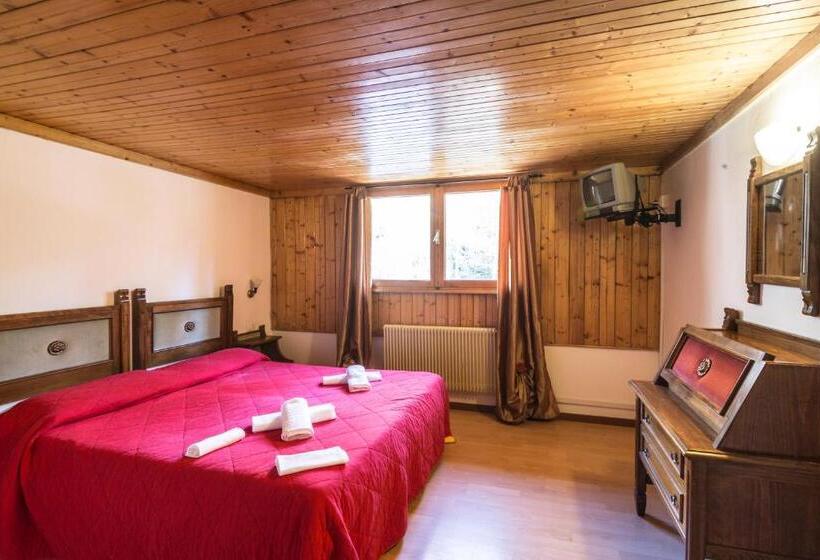 غرفة قياسية مطلة على الجبل, Hostel Il Pirata