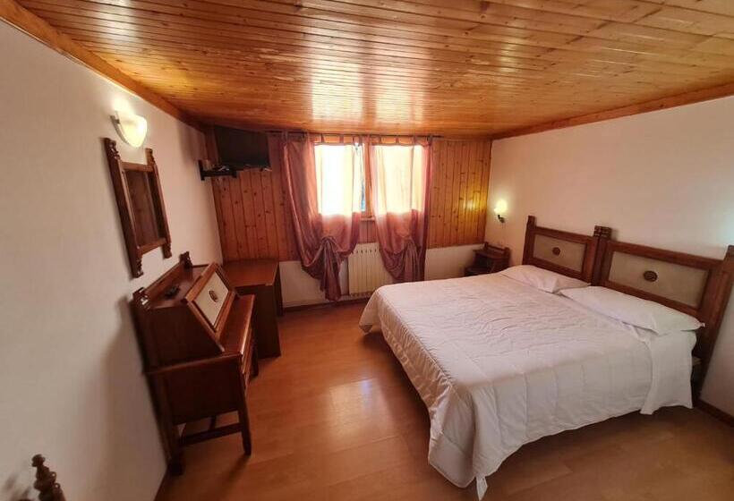 غرفة قياسية مطلة على الجبل, Hostel Il Pirata