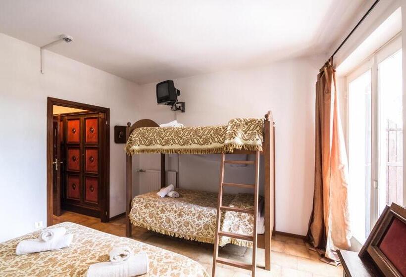 غرفة قياسية ثلاثية, Hostel Il Pirata