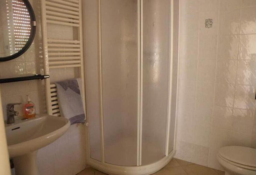 اتاق لوکس, Kim