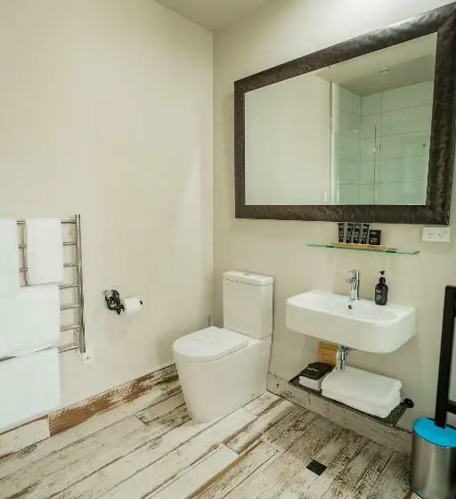 استودیو استاندارد با تخت کینگ, Poshtel