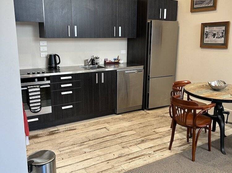 침실 1개 아파트, Poshtel