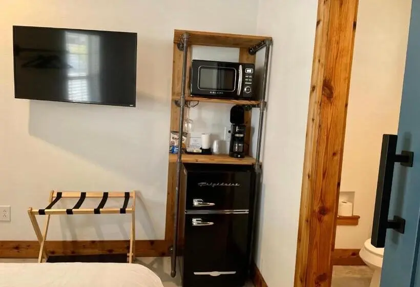 スタンダードスタジオ, Blanco County Inn & Guesthouses