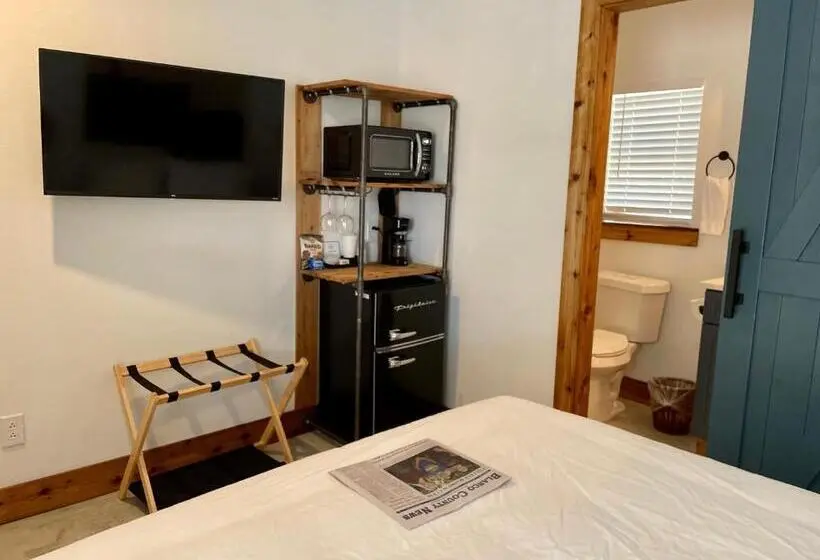 スタンダードスタジオ, Blanco County Inn & Guesthouses