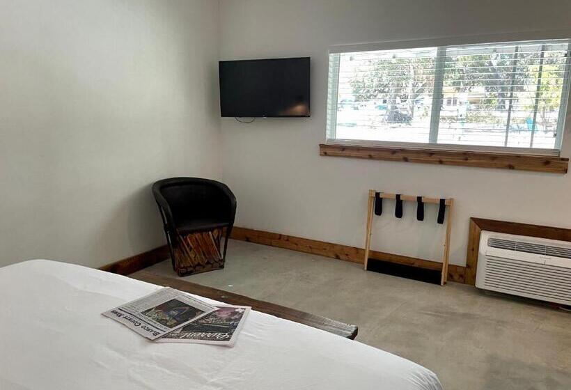 Люкс Кровать Кинг, Blanco County Inn & Guesthouses