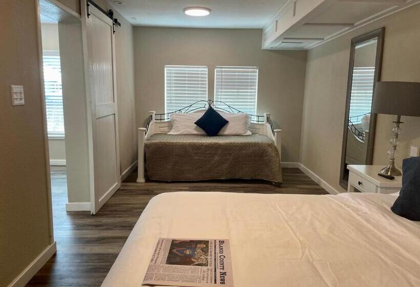 דירת חדר בקומת קרקע, Blanco County Inn & Guesthouses