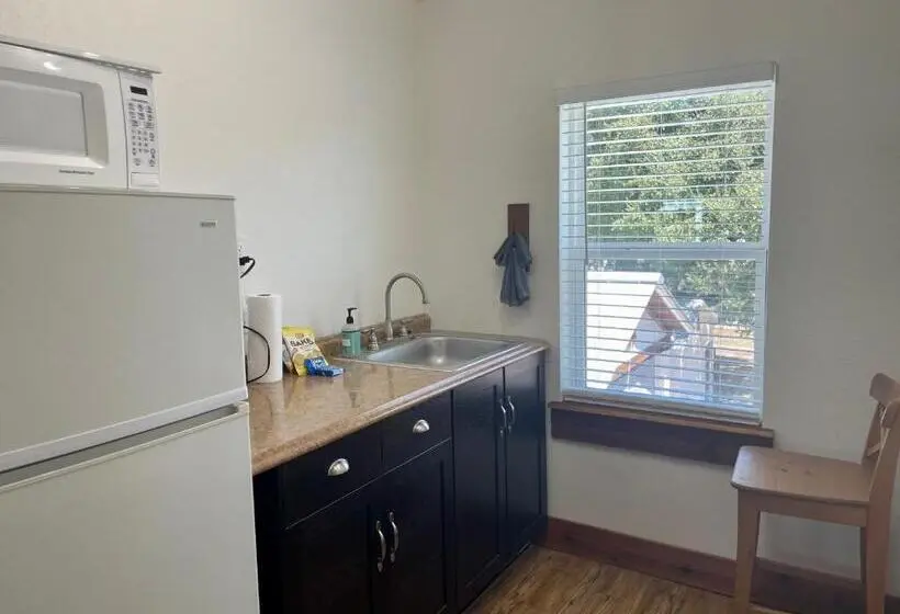 バルコニー付き１ベッドルームアパートメント, Blanco County Inn & Guesthouses