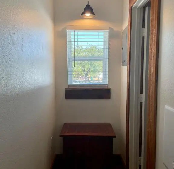 バルコニー付き１ベッドルームアパートメント, Blanco County Inn & Guesthouses