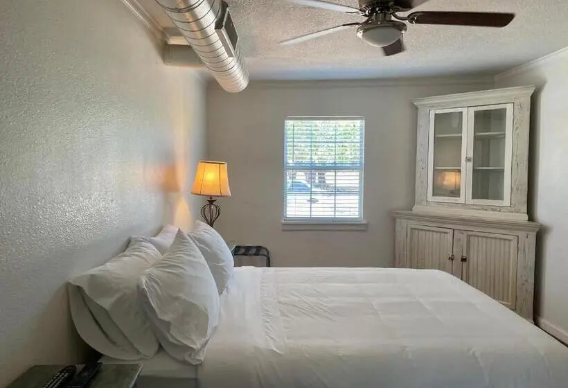 ツーベッドルーム　ヴィラ, Blanco County Inn & Guesthouses