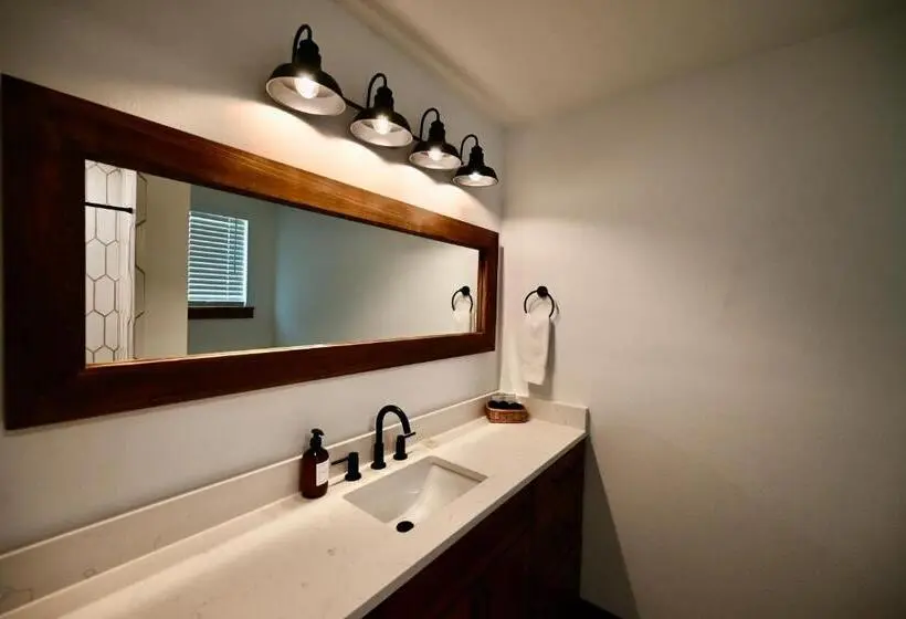 キングサイドベッドのスタンダードワンルーム, Blanco County Inn & Guesthouses