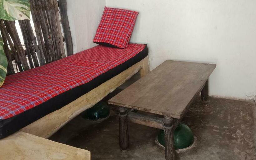 اتاق اکونومی یک تخته, Wildebeeste Lamu