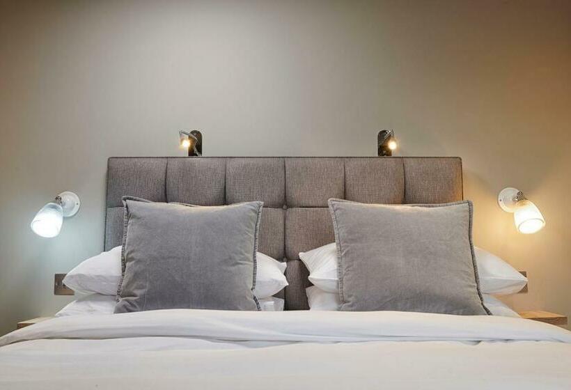 Standart Oda, The Bridge Pub & Rooms