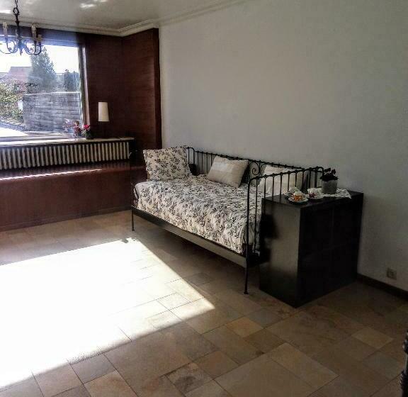 اتاق استاندارد چهار تخته, Harmony House