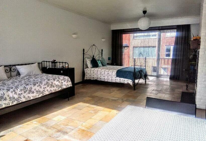 اتاق استاندارد چهار تخته, Harmony House