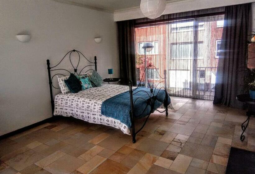 اتاق استاندارد چهار تخته, Harmony House