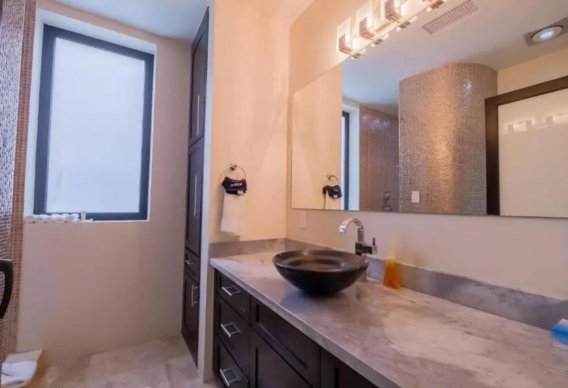 سوییت لوکس, Diamante Beachfront Suites
