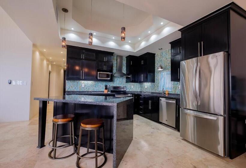 Люкс Повышенной Комфортности, Diamante Beachfront Suites