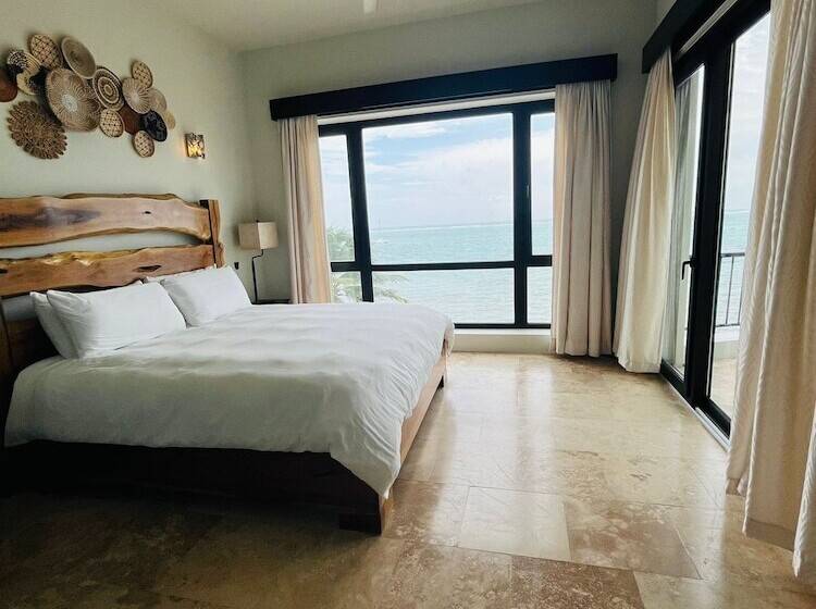 Люкс Deluxe Вид на Море, Diamante Beachfront Suites
