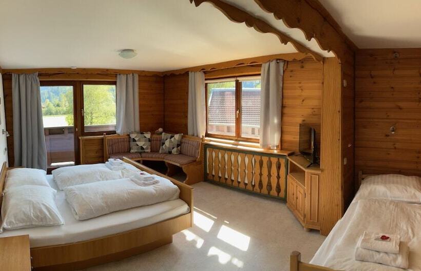 トリプルクラシックルーム, Wildrose