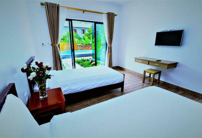 اتاق لوکس, Commander Lodge