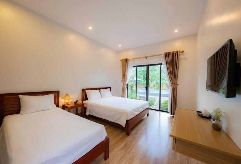 اتاق لوکس, Commander Lodge