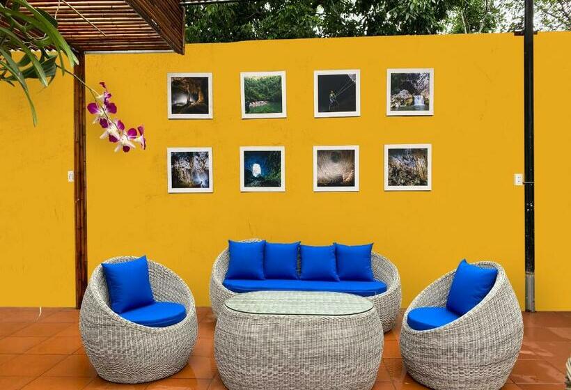 اتاق سوپریور با چشمانداز استخر, Commander Lodge