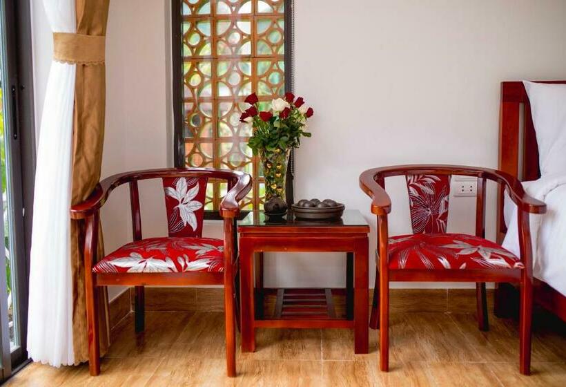 اتاق سوپریور با چشمانداز استخر, Commander Lodge