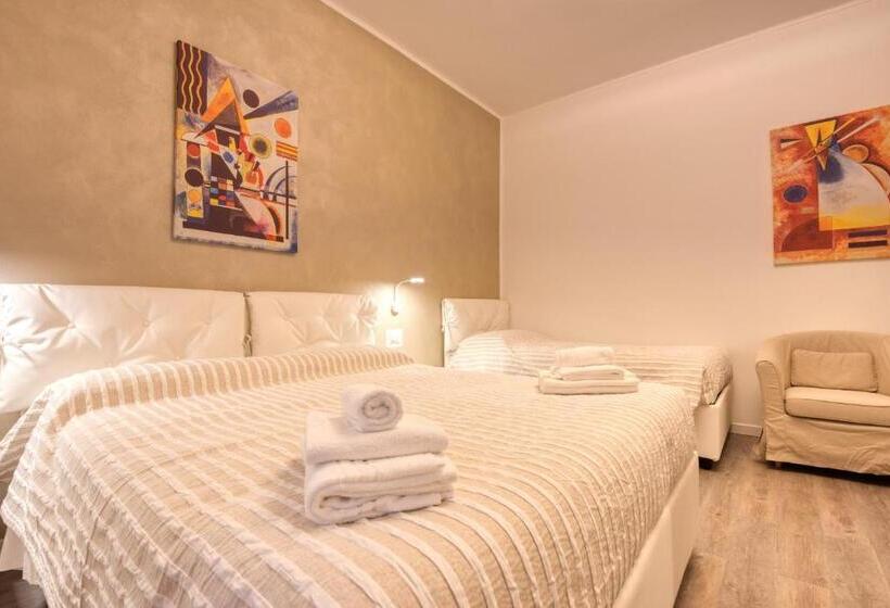 Habitació Triple Estàndard Bany Exterior, Maison Castelli