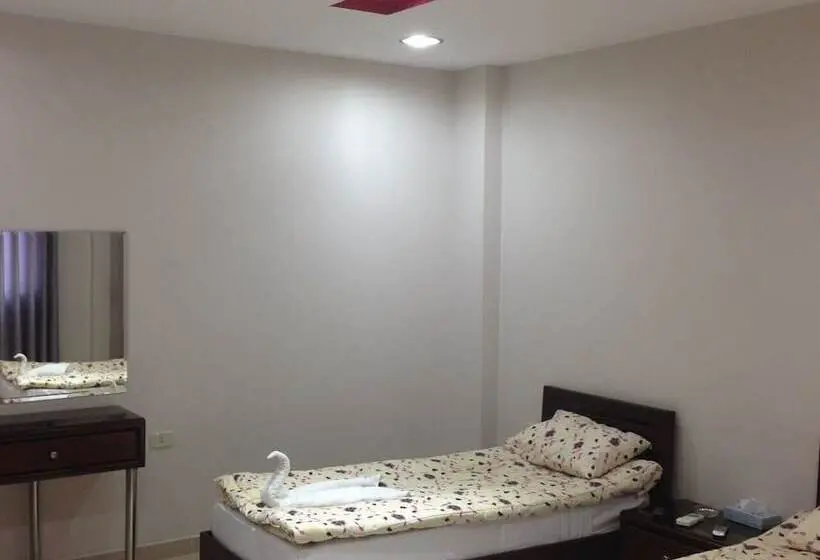 اتاق استاندارد سه نفره, Ajnadeen