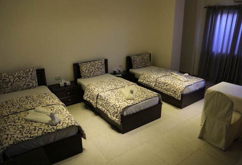 اتاق استاندارد سه نفره, Ajnadeen