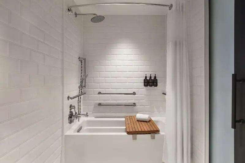 اتاق استاندارد با تخت دو نفره بزرگ برای معلولان, Canopy by Hilton San Francisco SoMa