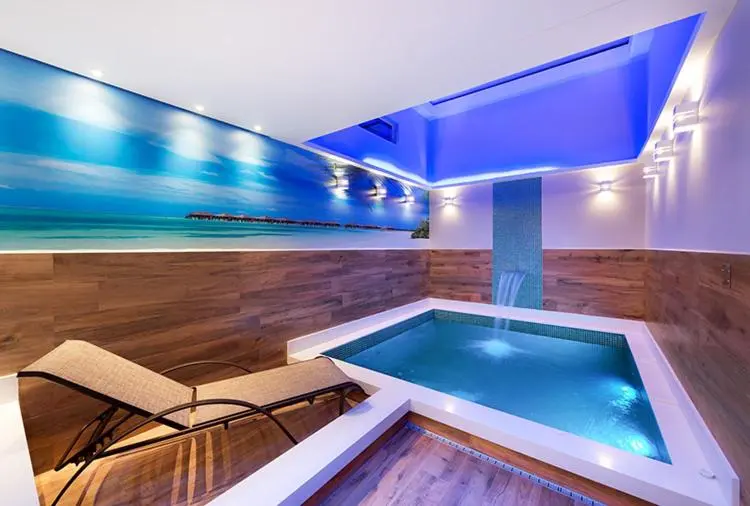 Suite with Pool, Azure Motel