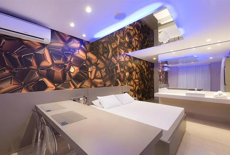 Suite with Pool, Azure Motel