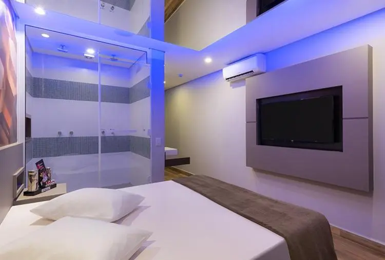 スイート, Azure Motel