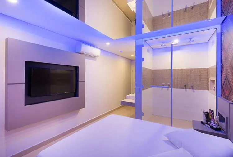 スイート, Azure Motel
