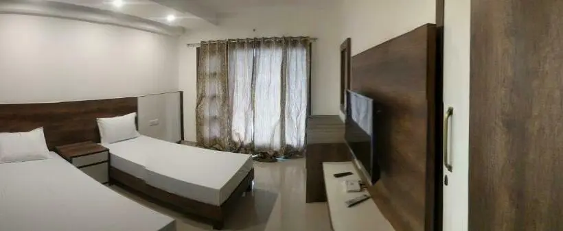 اتاق لوکس, Pride Home