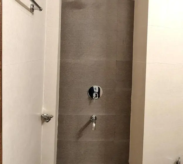 اتاق استاندارد سه نفره, Pride Home