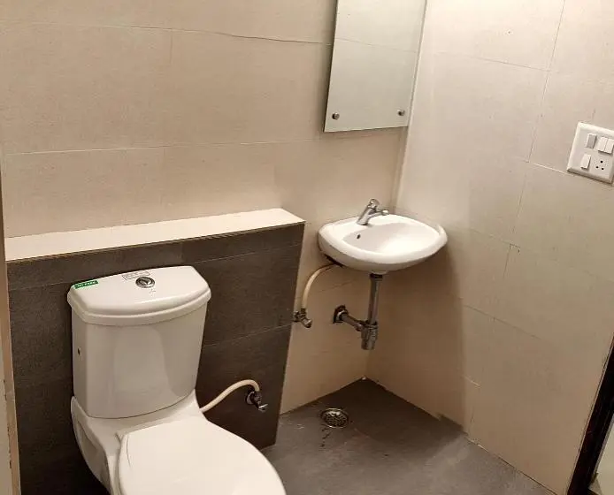 اتاق استاندارد سه نفره, Pride Home