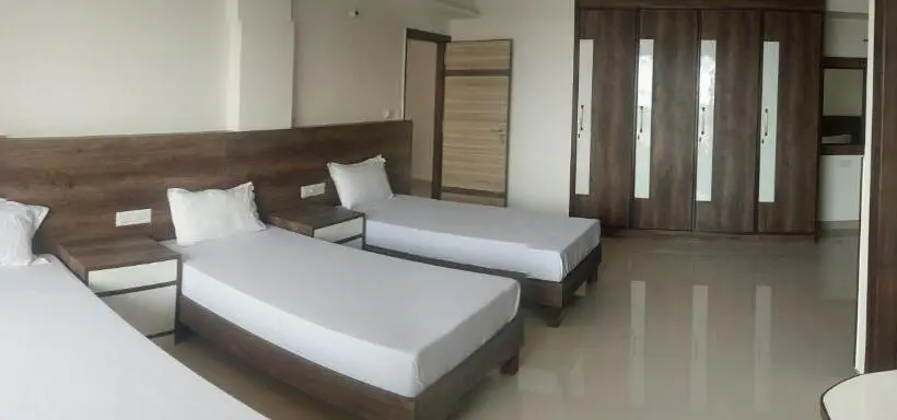 اتاق لوکس چهار تخته, Pride Home