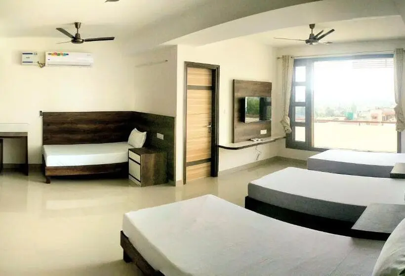 اتاق لوکس چهار تخته, Pride Home