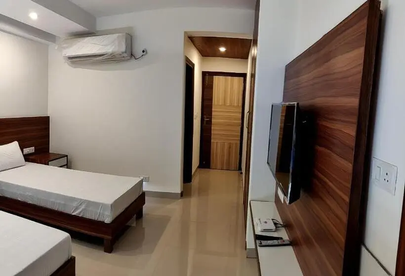 اتاق استاندارد یک نفره, Pride Home