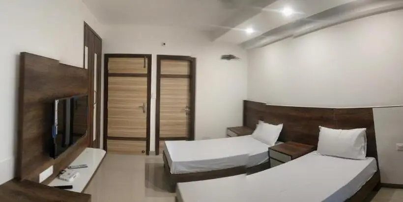 اتاق استاندارد یک نفره, Pride Home