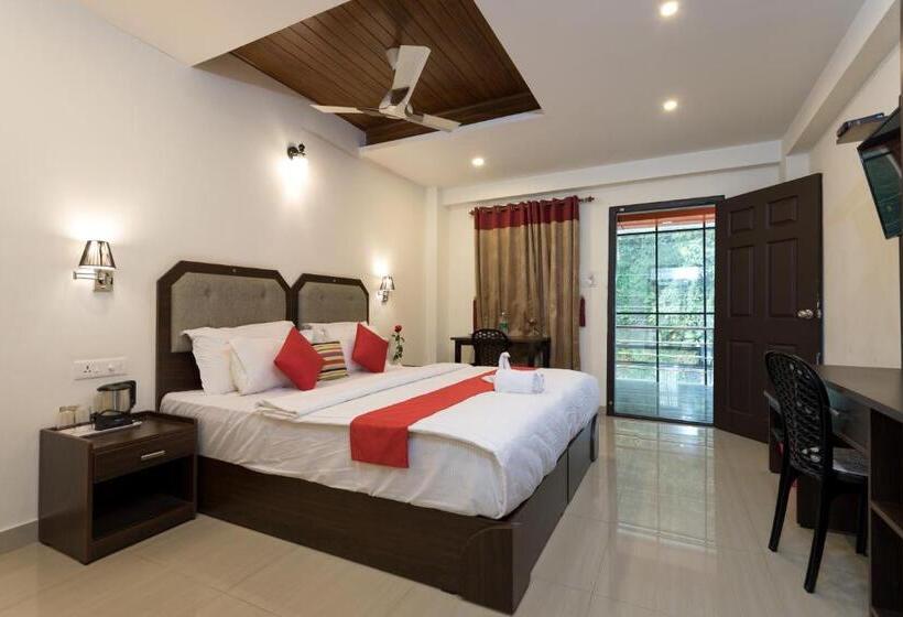 Номер Deluxe, Enroute Thekkady