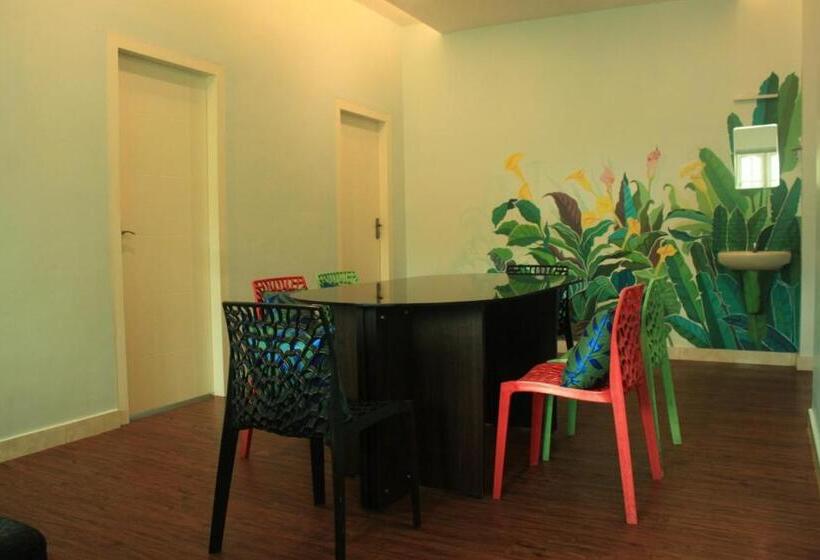 ３ベッドルームアパートメント, Enroute Thekkady