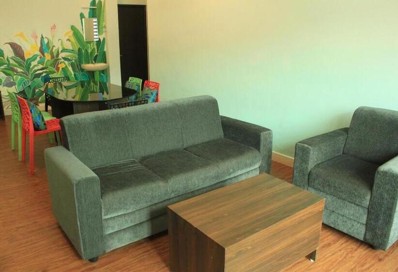 ２ベッドルームアパートメント, Enroute Thekkady