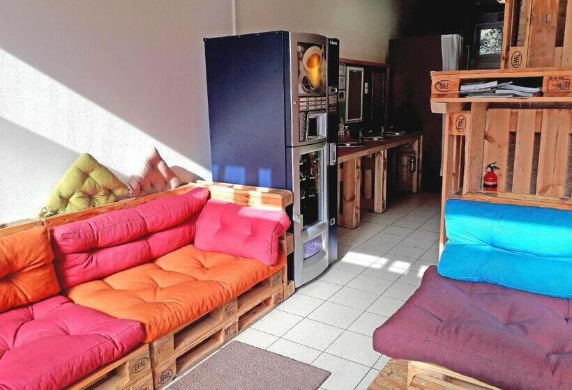 اتاق استاندارد با سرویس بهداشتی مشترک, Fox Box I Capsule Apt